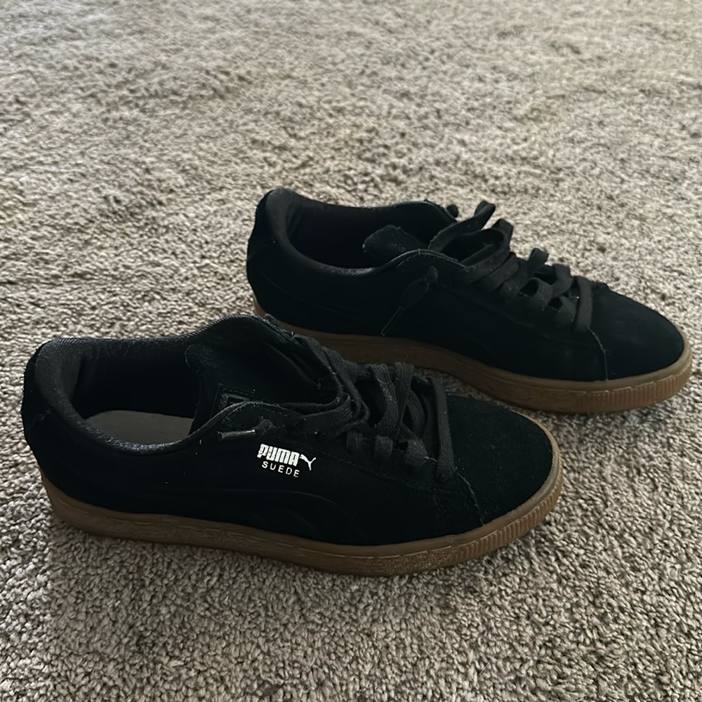Black suede puma sneakers